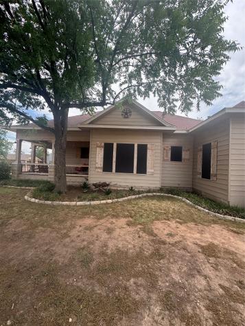 400 Cain Street Quanah TX 79252