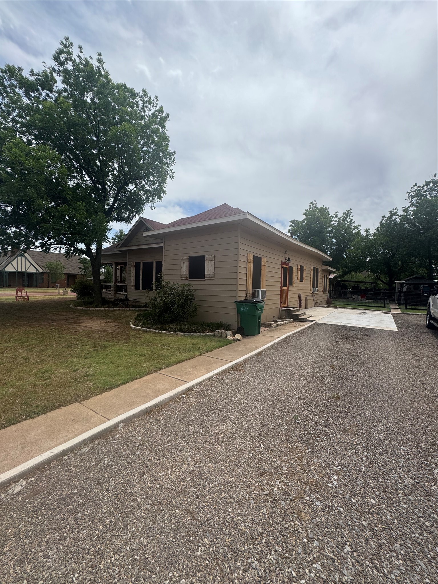 400 Cain Street Quanah TX 79252