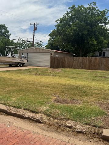 400 Cain Street Quanah TX 79252