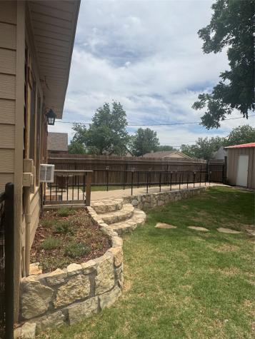 400 Cain Street Quanah TX 79252