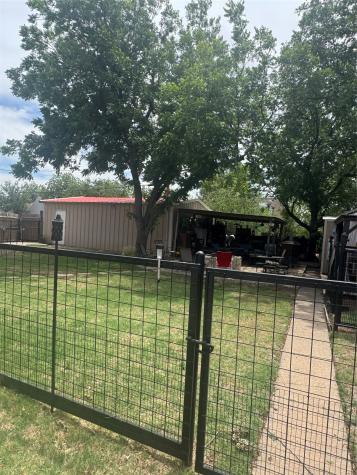 400 Cain Street Quanah TX 79252