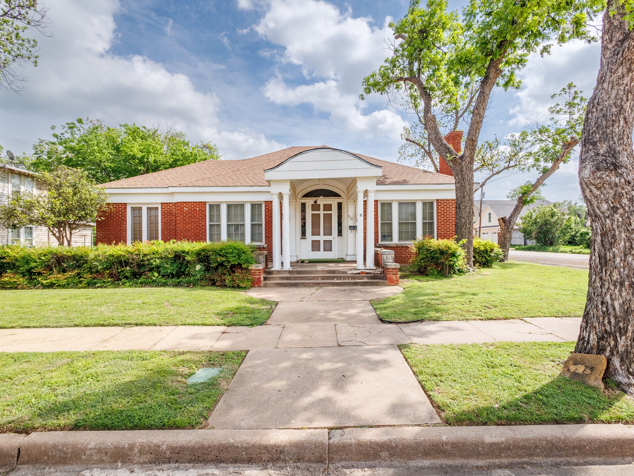 615 W Liveoak Street Coleman TX 76834