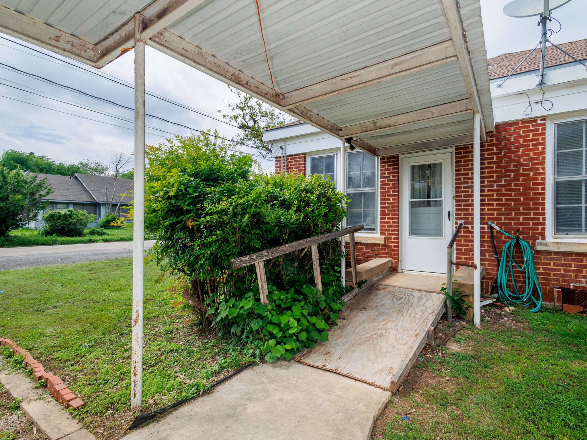 615 W Liveoak Street Coleman TX 76834