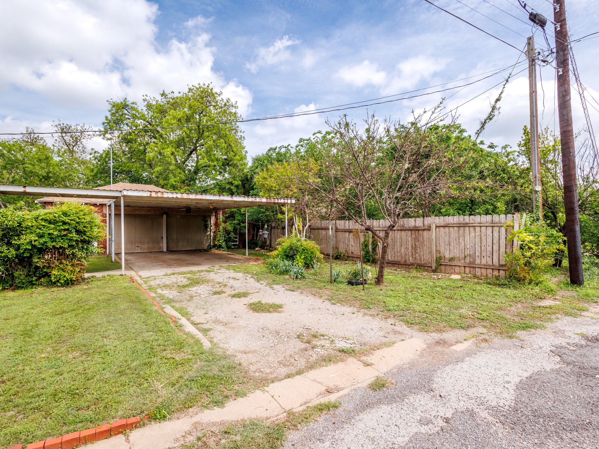 615 W Liveoak Street Coleman TX 76834