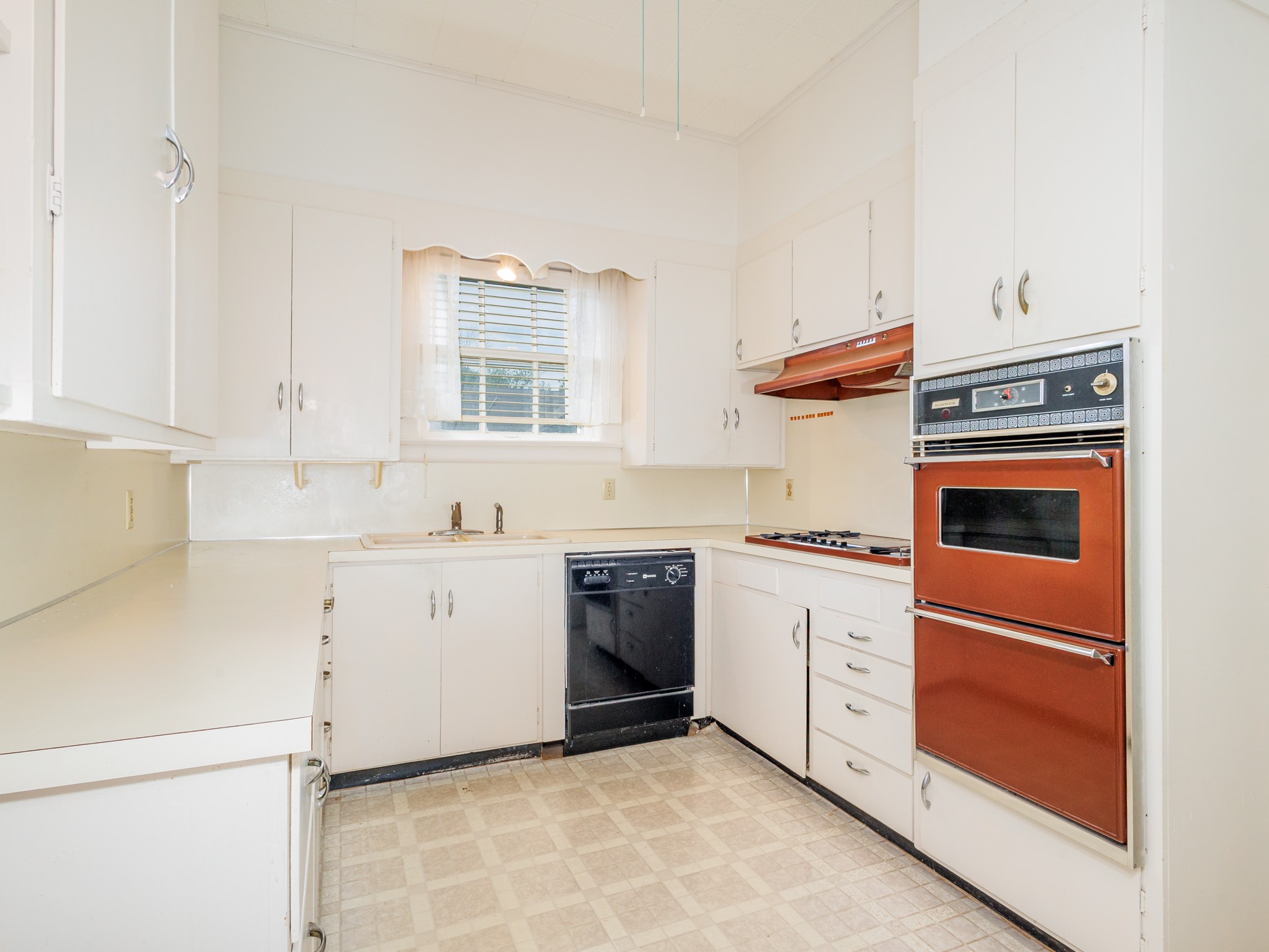 615 W Liveoak Street Coleman TX 76834