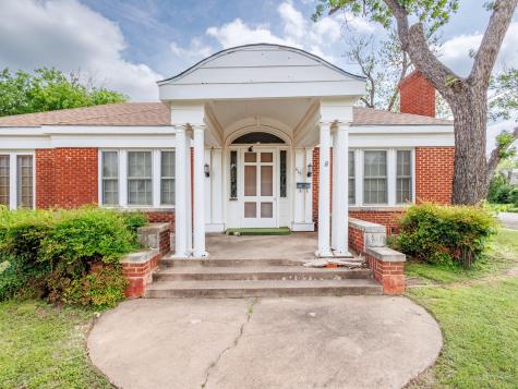 615 W Liveoak Street Coleman TX 76834