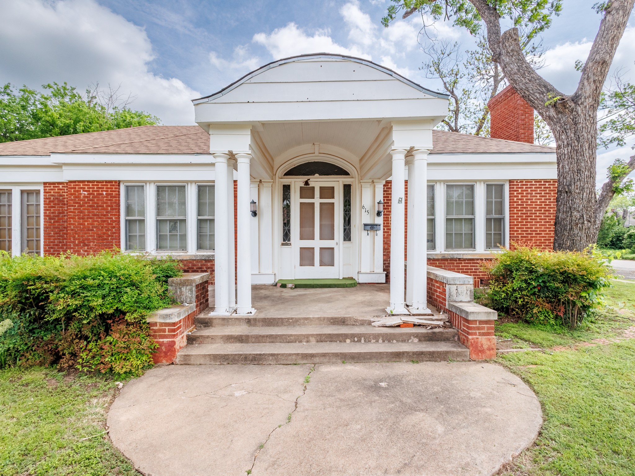 615 W Liveoak Street Coleman TX 76834