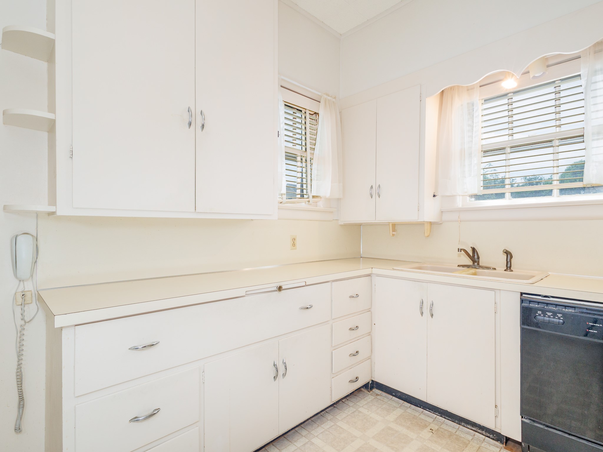 615 W Liveoak Street Coleman TX 76834