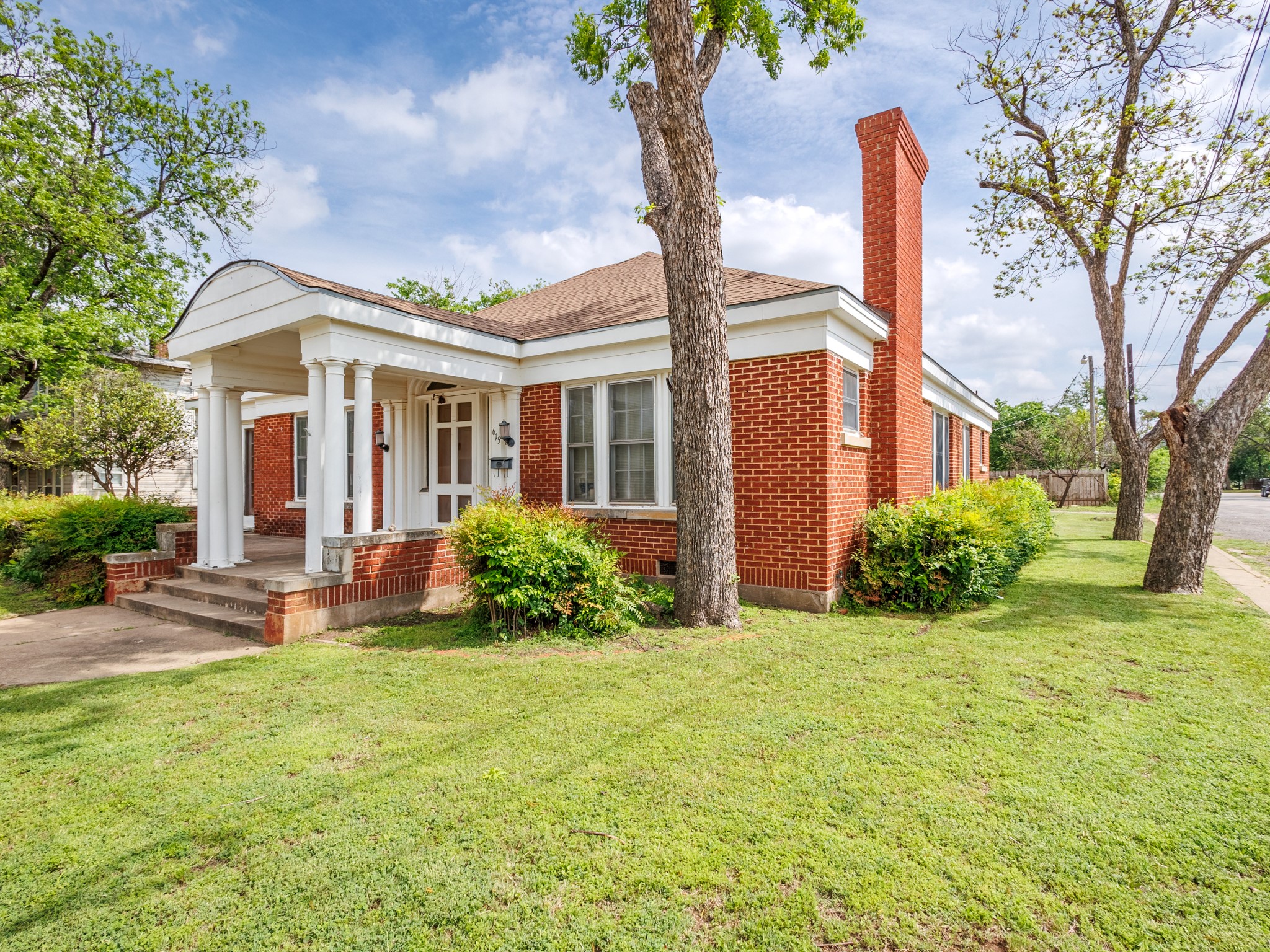 615 W Liveoak Street Coleman TX 76834