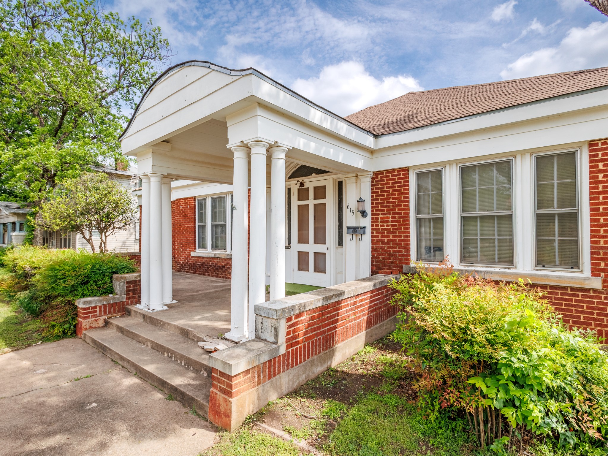 615 W Liveoak Street Coleman TX 76834