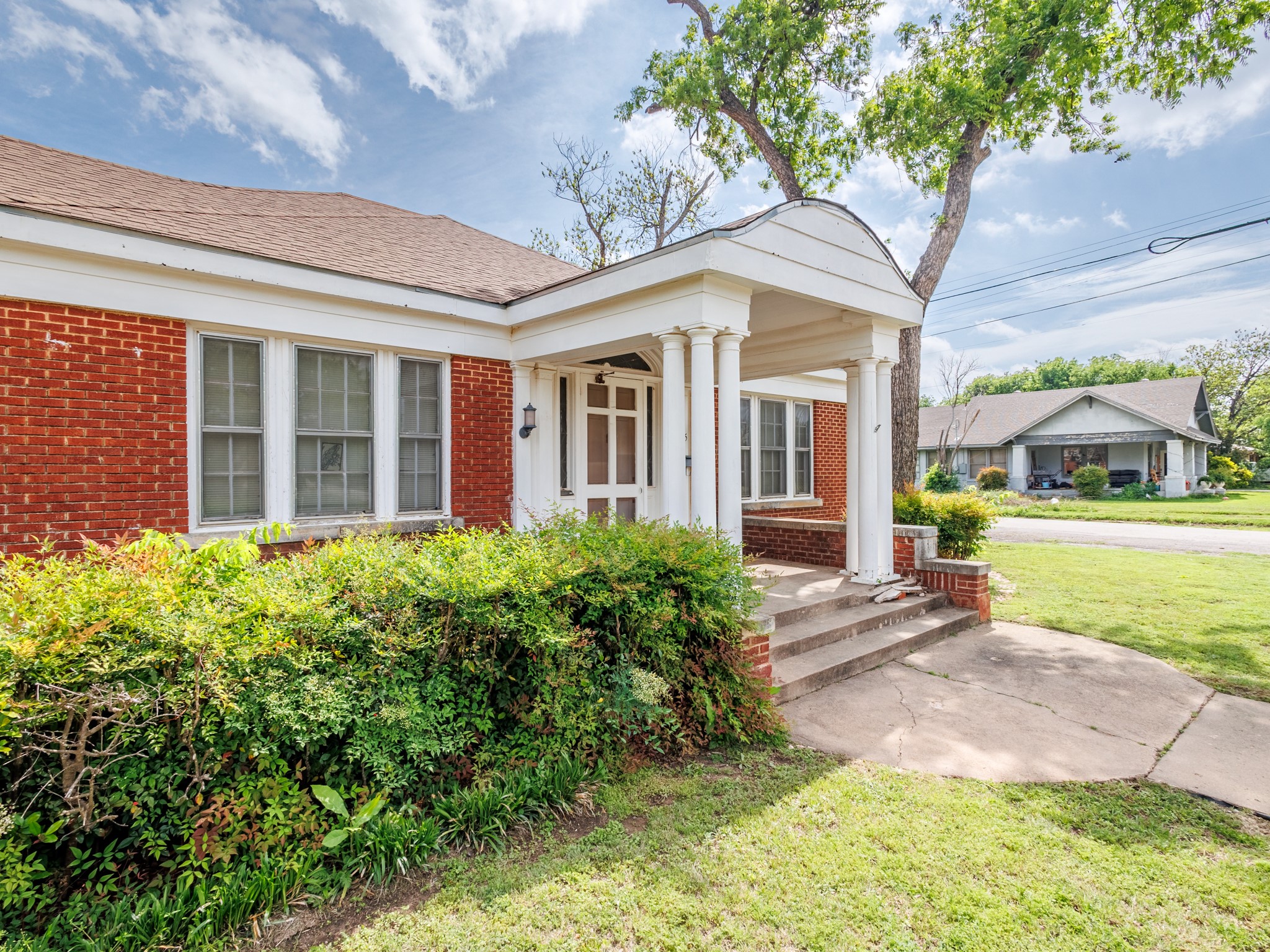 615 W Liveoak Street Coleman TX 76834