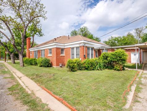 615 W Liveoak Street Coleman TX 76834