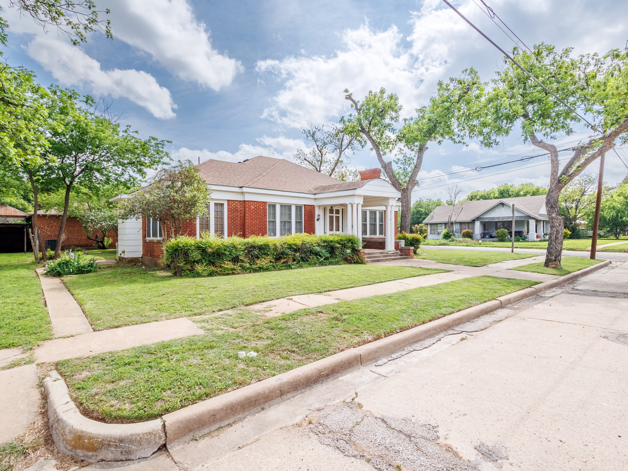 615 W Liveoak Street Coleman TX 76834