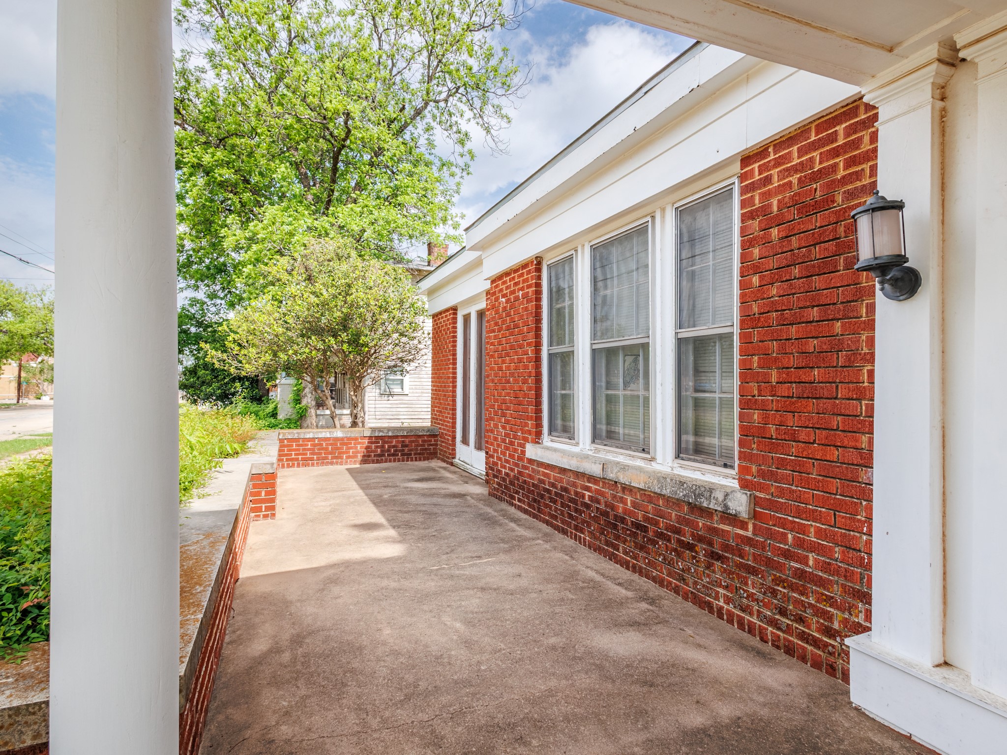615 W Liveoak Street Coleman TX 76834