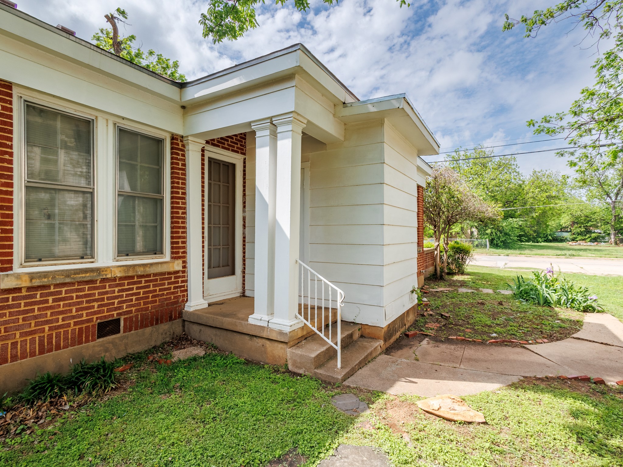 615 W Liveoak Street Coleman TX 76834