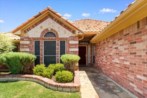 810 W Lonesome Dove Trail Arlington TX 76001