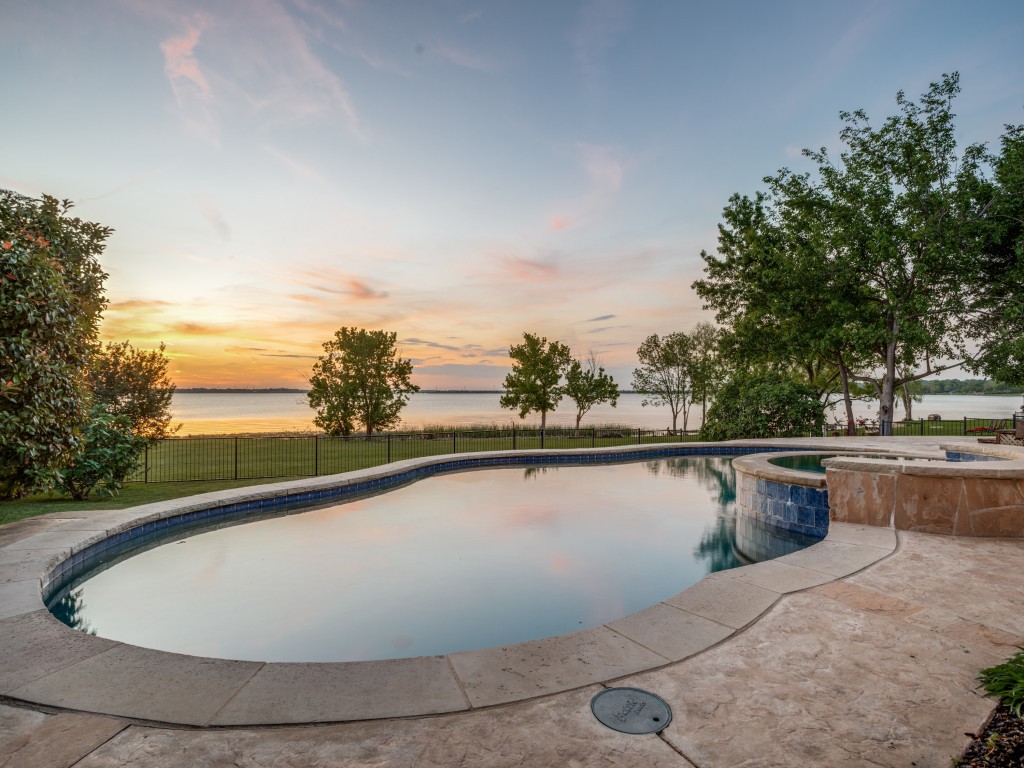 1804 S Lakeshore Drive Rockwall TX 75087
