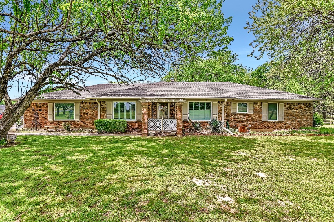 49 E Fox Creek Lane Whitesboro TX 76273