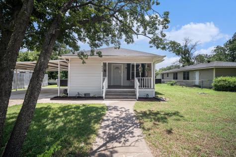 215 Poindexter Avenue Cleburne TX 76033