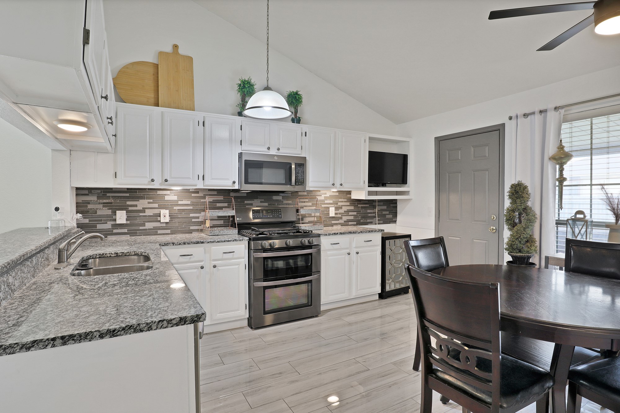 1305 E Miller Drive Cedar Hill TX 75104