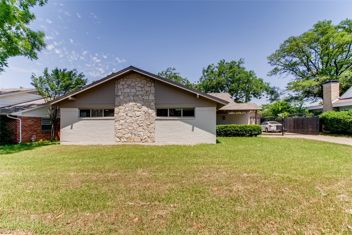 1715 Park Hill Drive Arlington TX 76012