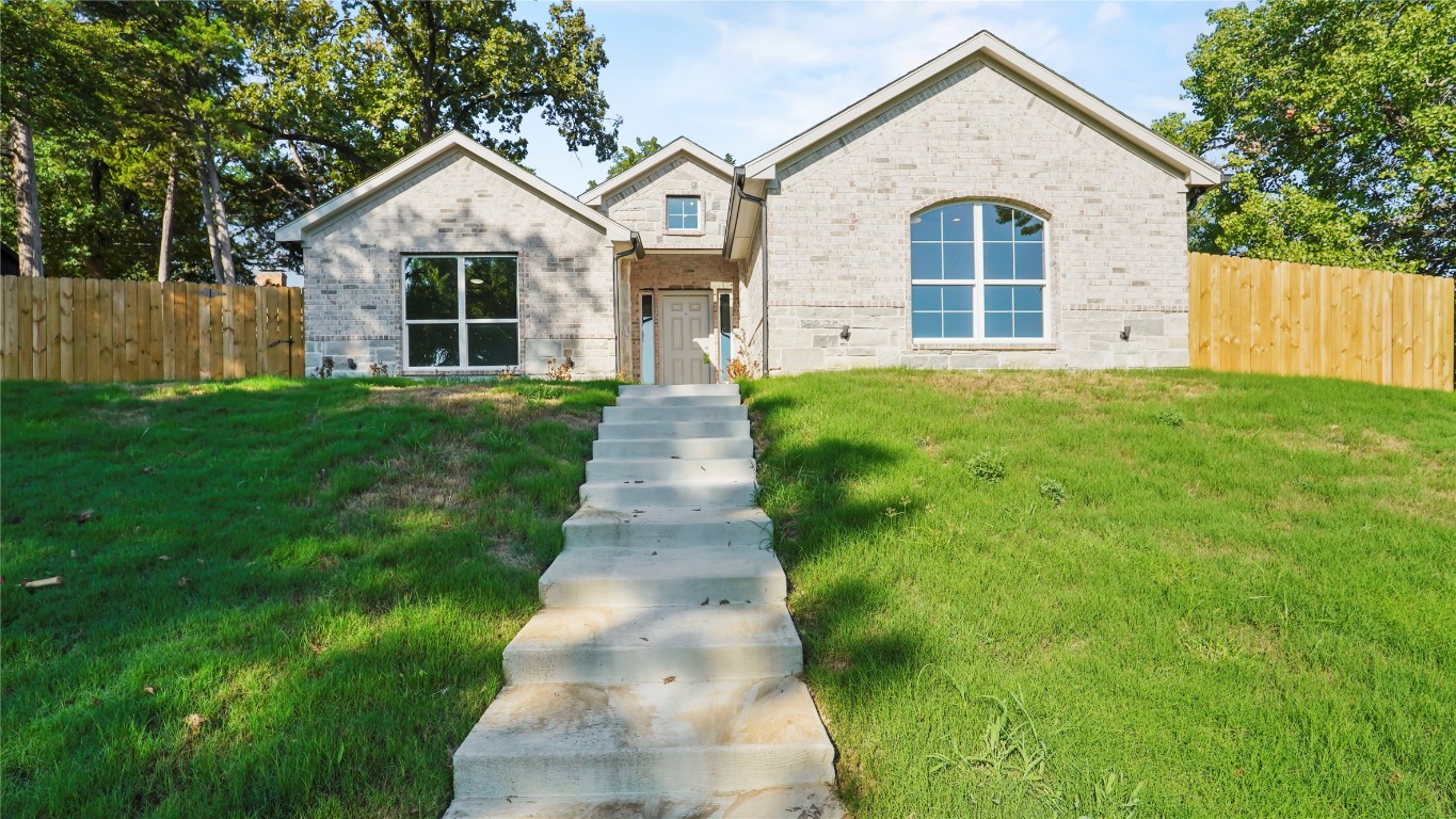 921 Oak Trail Desoto TX 75115