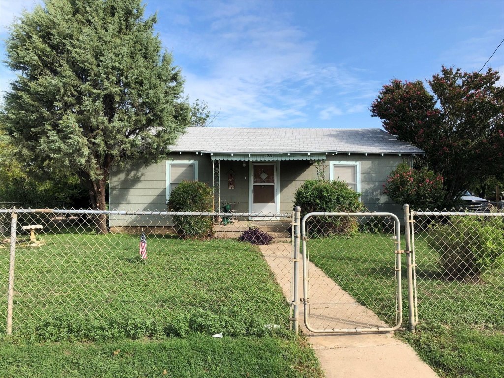 1033 W. Commerce Street Brownwood TX 76801