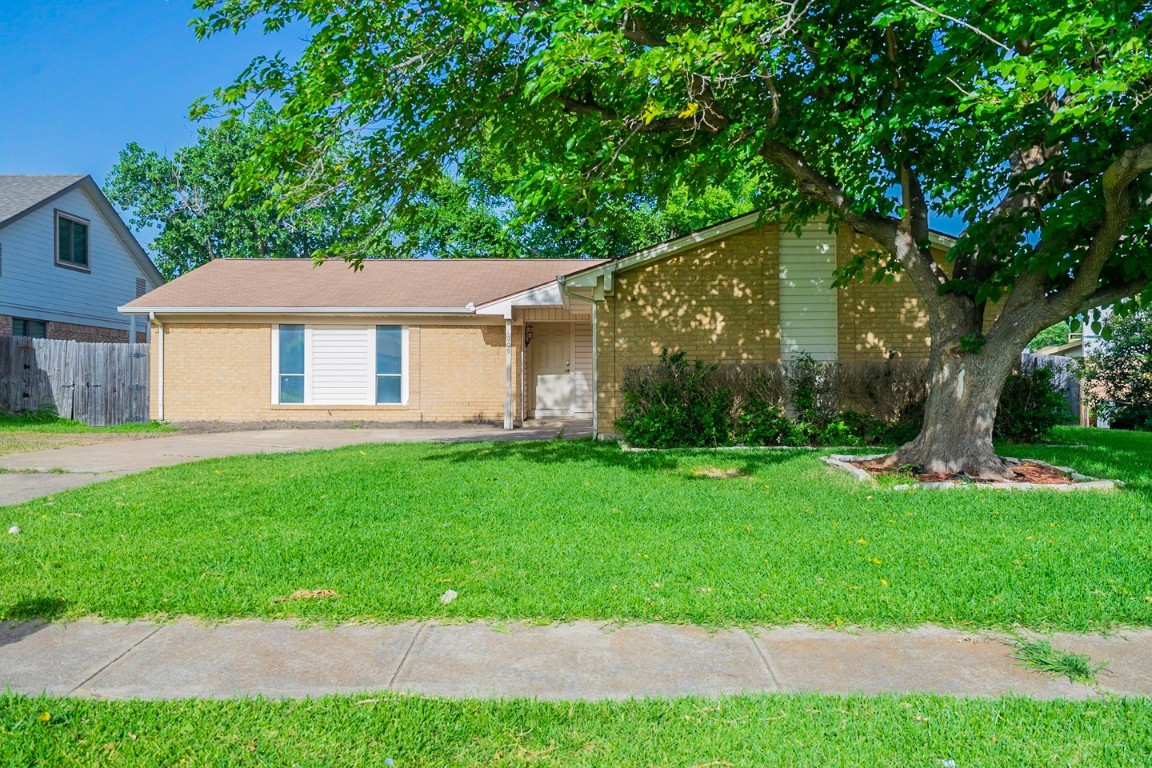 1009 Via Valencia Mesquite TX 75150