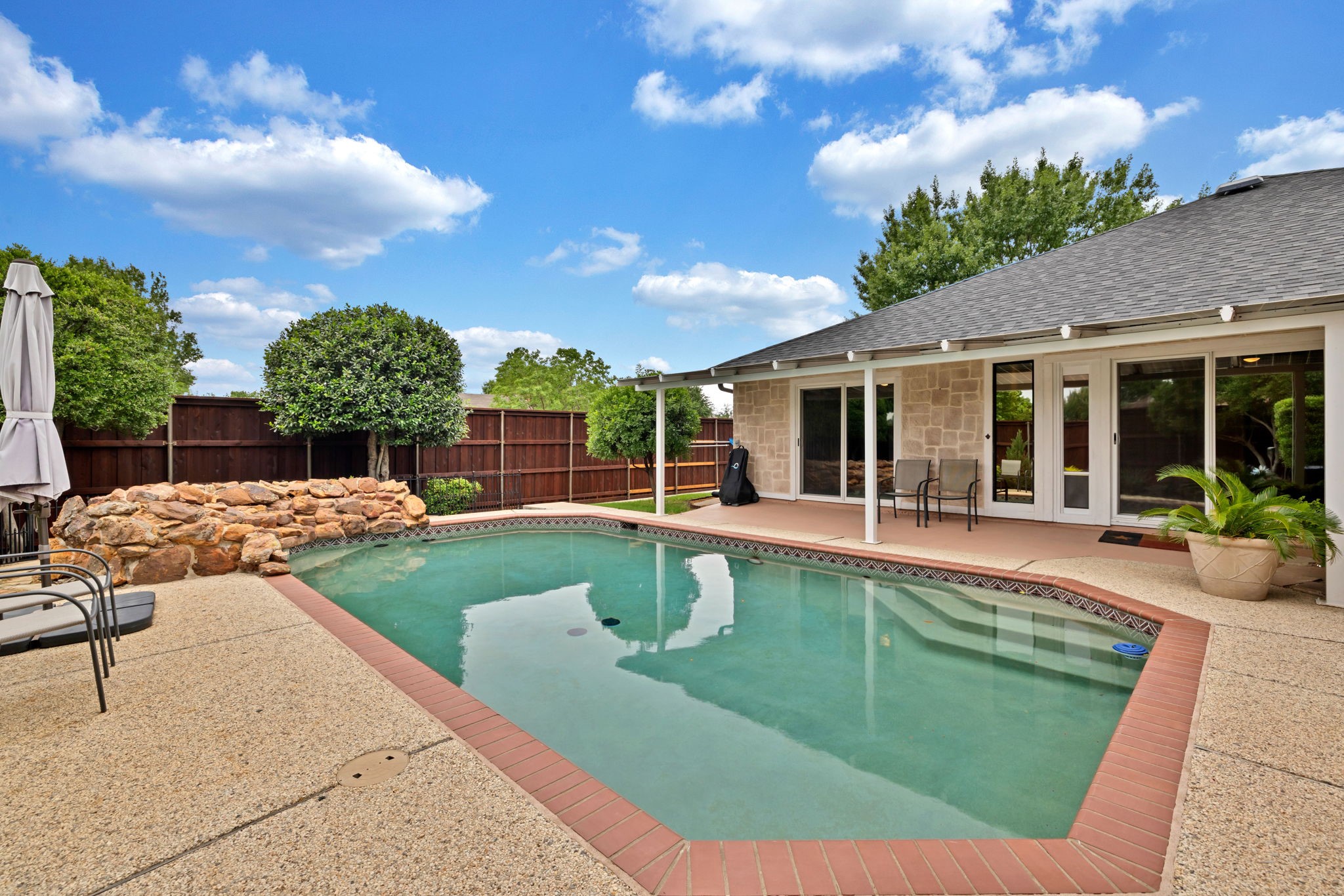 2000 Lavaca Carrollton TX 75010