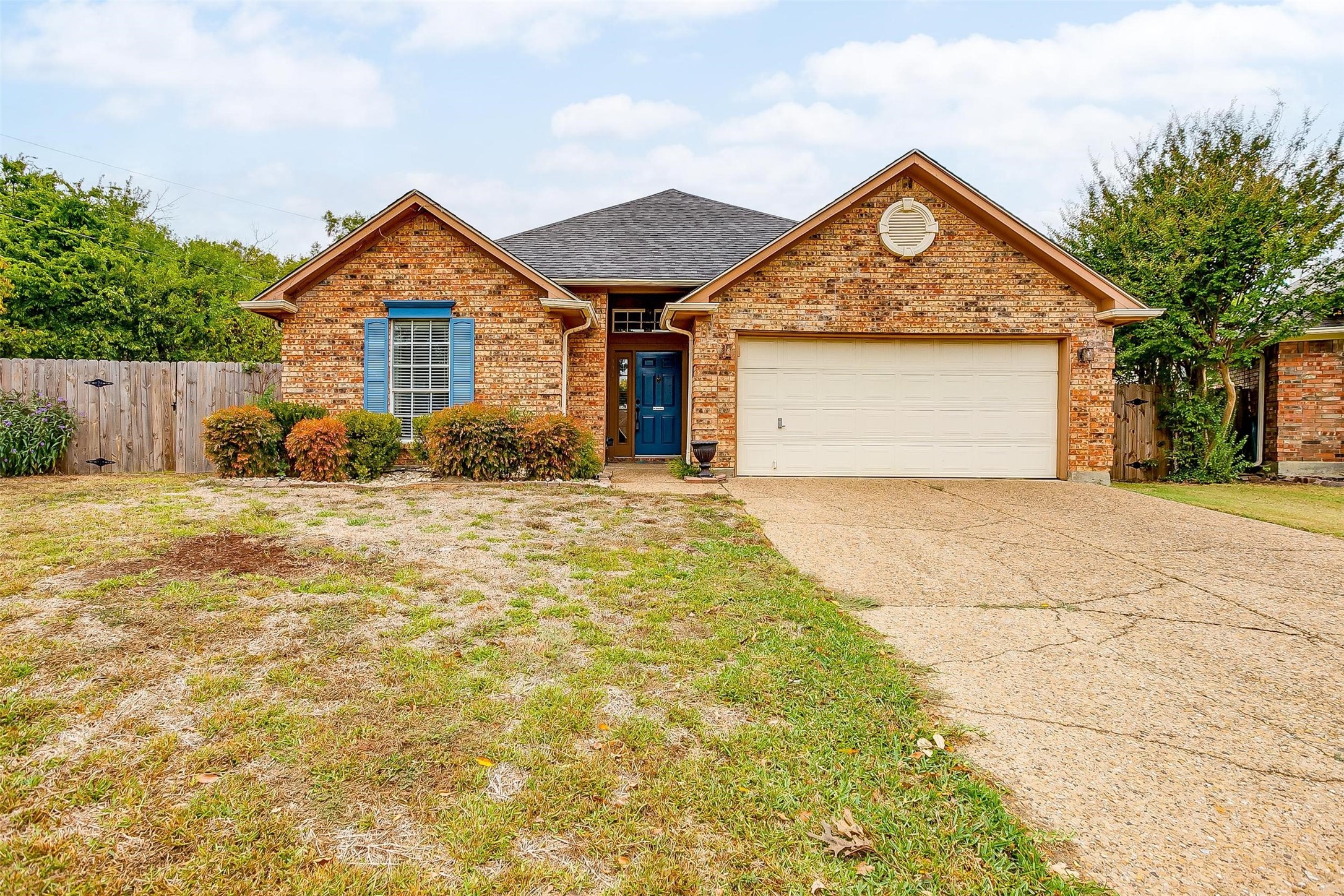 904 Hillwood Court Arlington TX 76017