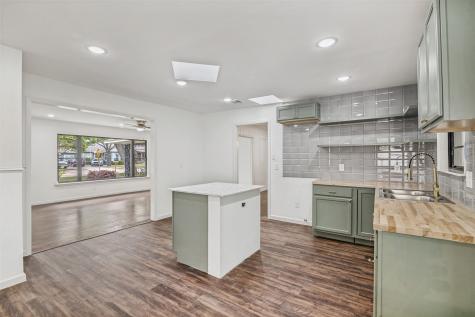 1018 W Avenue F Garland TX 75040