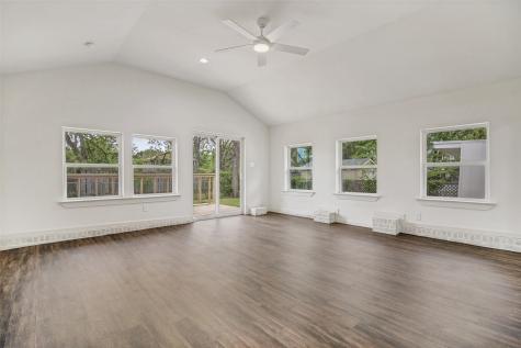 1018 W Avenue F Garland TX 75040