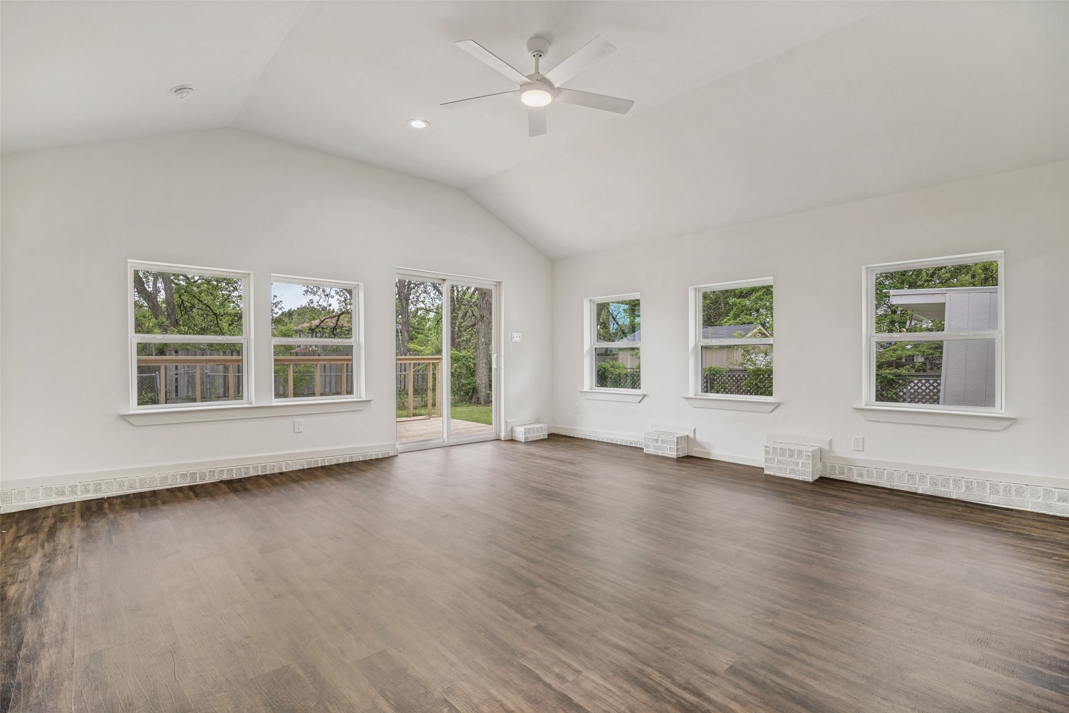 1018 W Avenue F Garland TX 75040