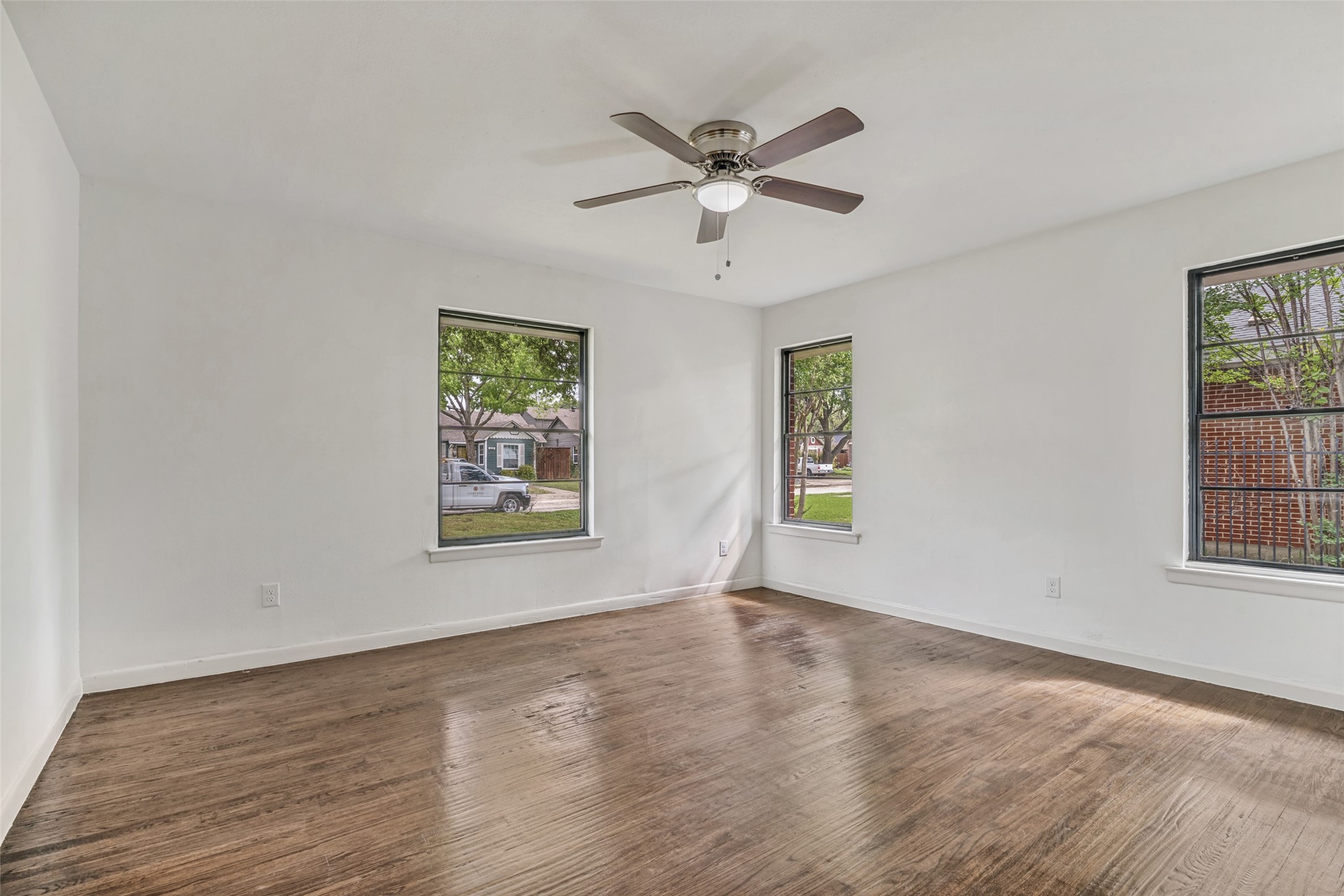 1018 W Avenue F Garland TX 75040