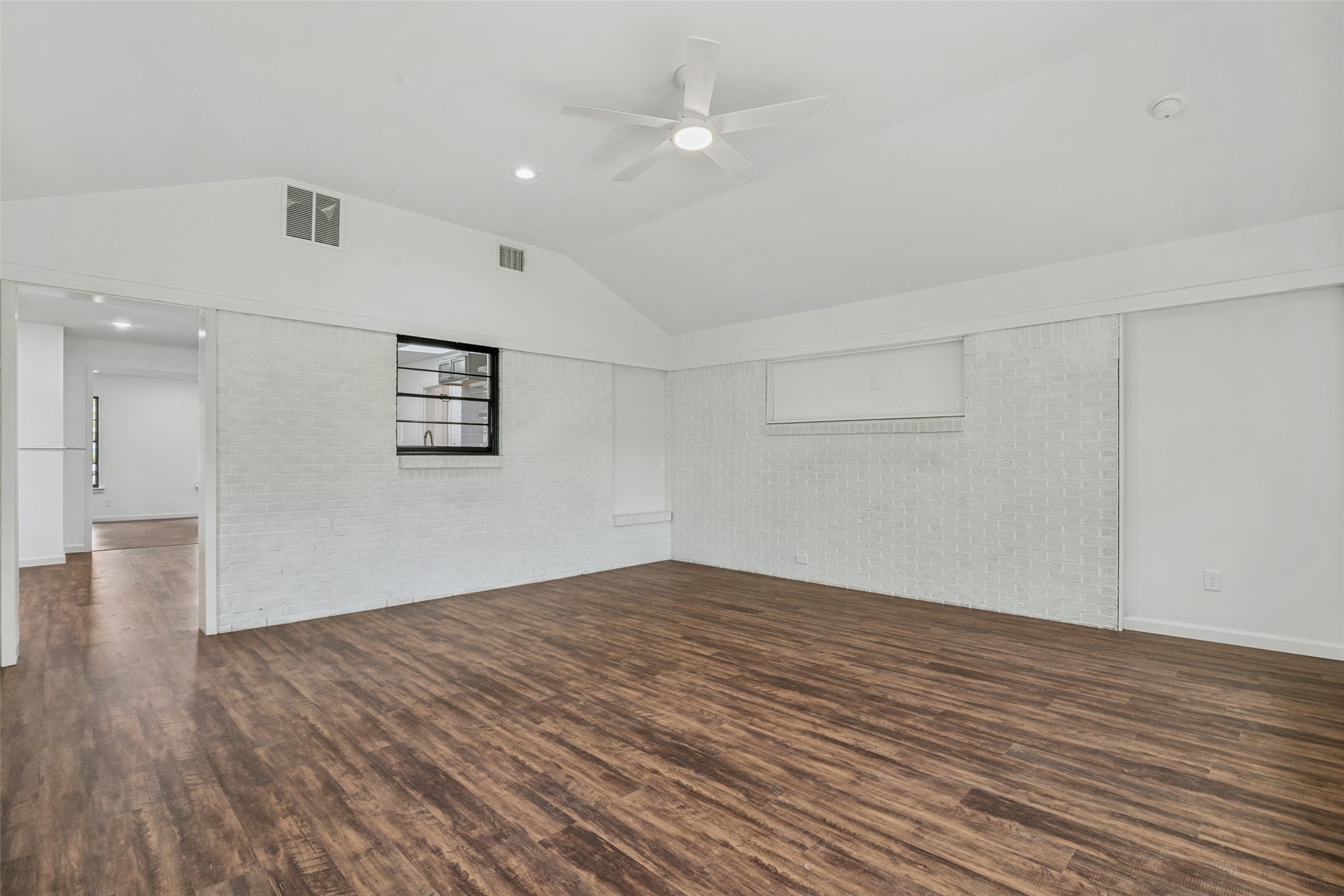 1018 W Avenue F Garland TX 75040
