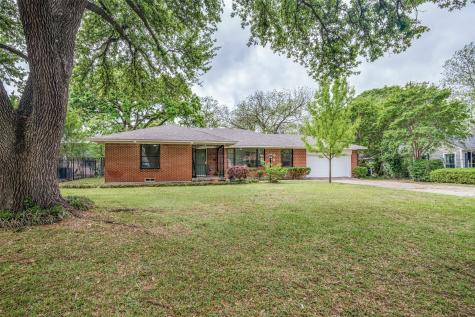 1018 W Avenue F Garland TX 75040