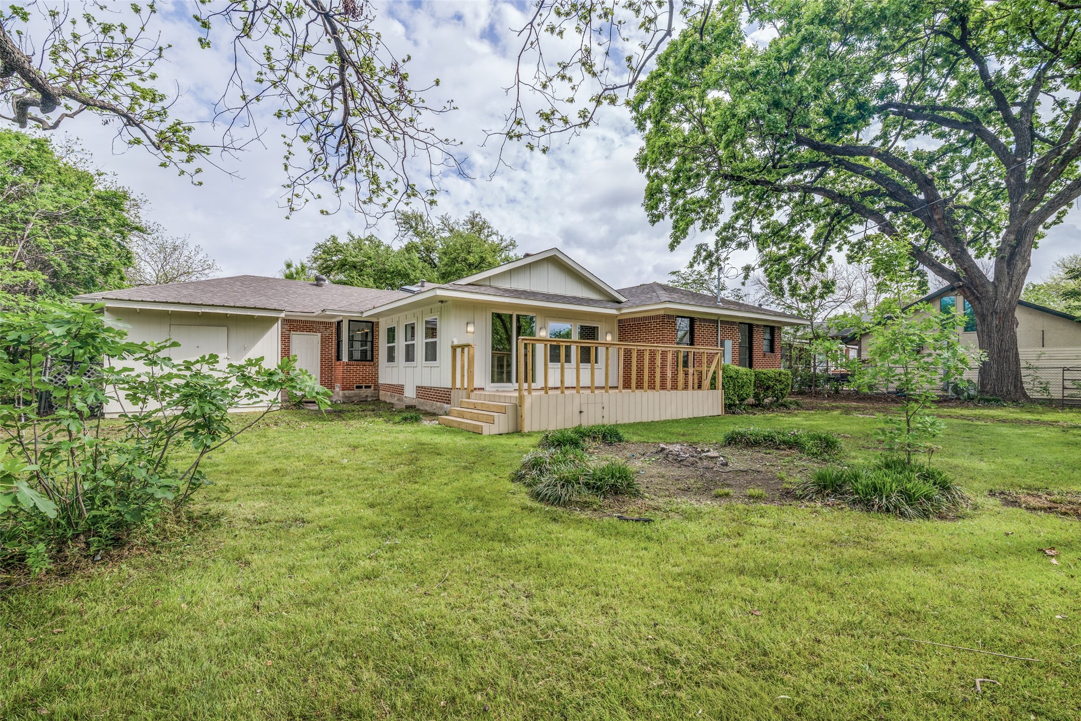 1018 W Avenue F Garland TX 75040