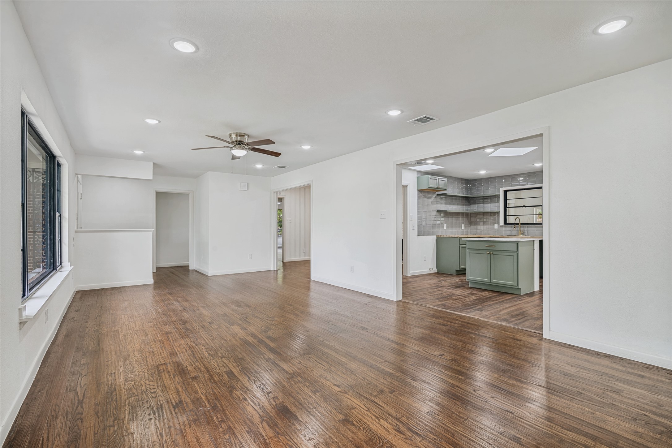 1018 W Avenue F Garland TX 75040