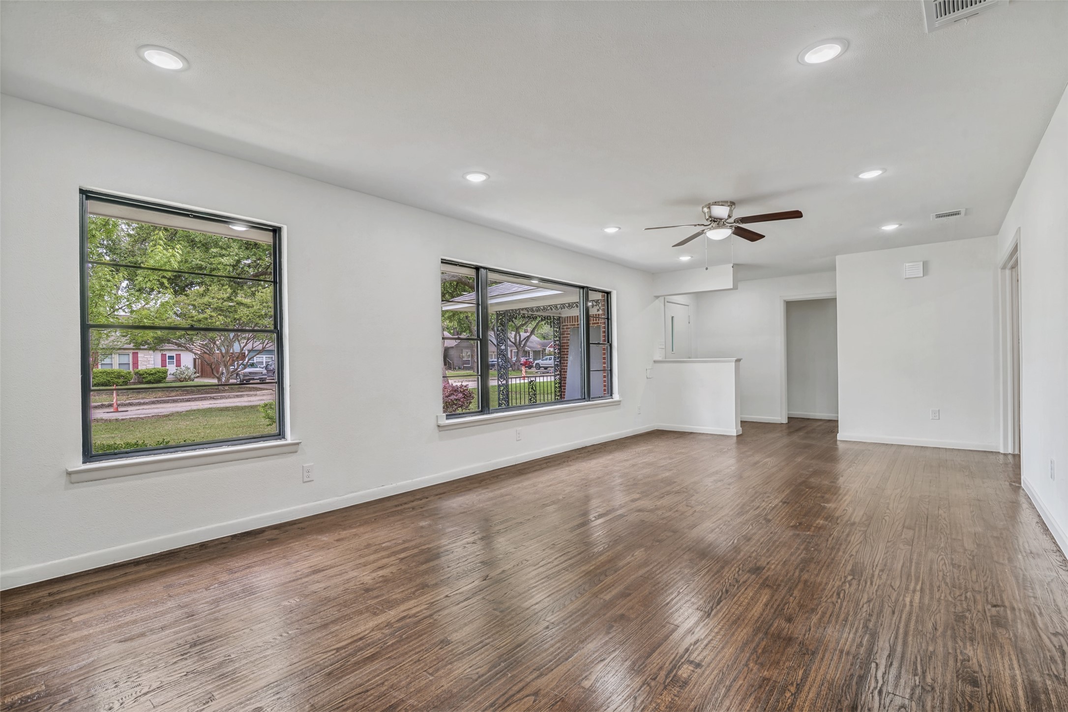 1018 W Avenue F Garland TX 75040