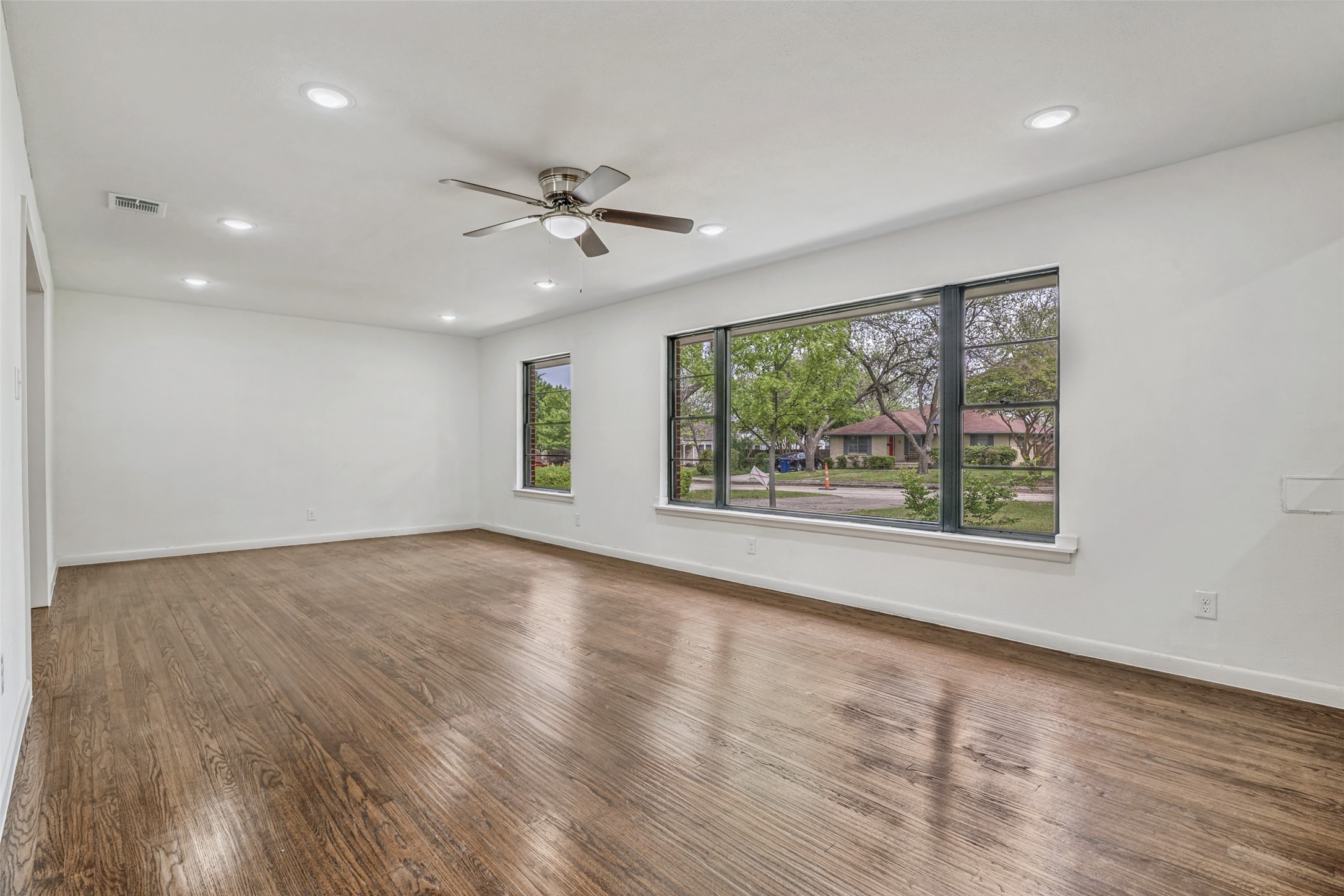 1018 W Avenue F Garland TX 75040