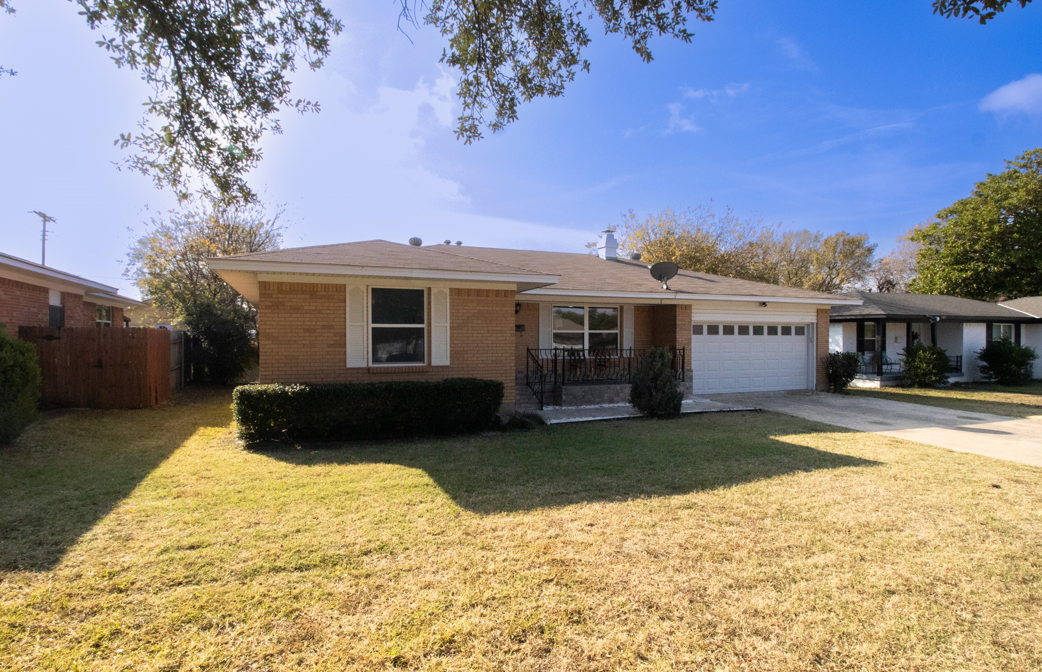 310 W Davis Street Duncanville TX 75116