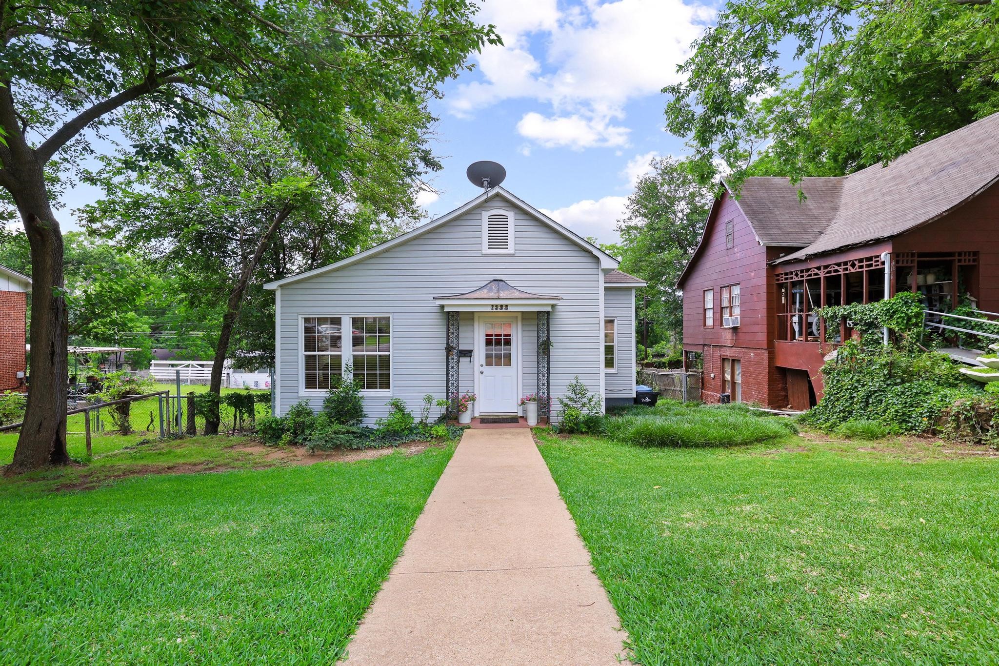 1322 W Chestnut Street Denison TX 75020