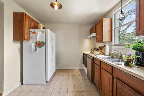 1322 W Chestnut Street Denison TX 75020
