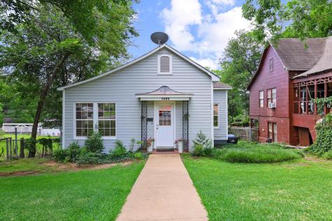 1322 W Chestnut Street Denison TX 75020