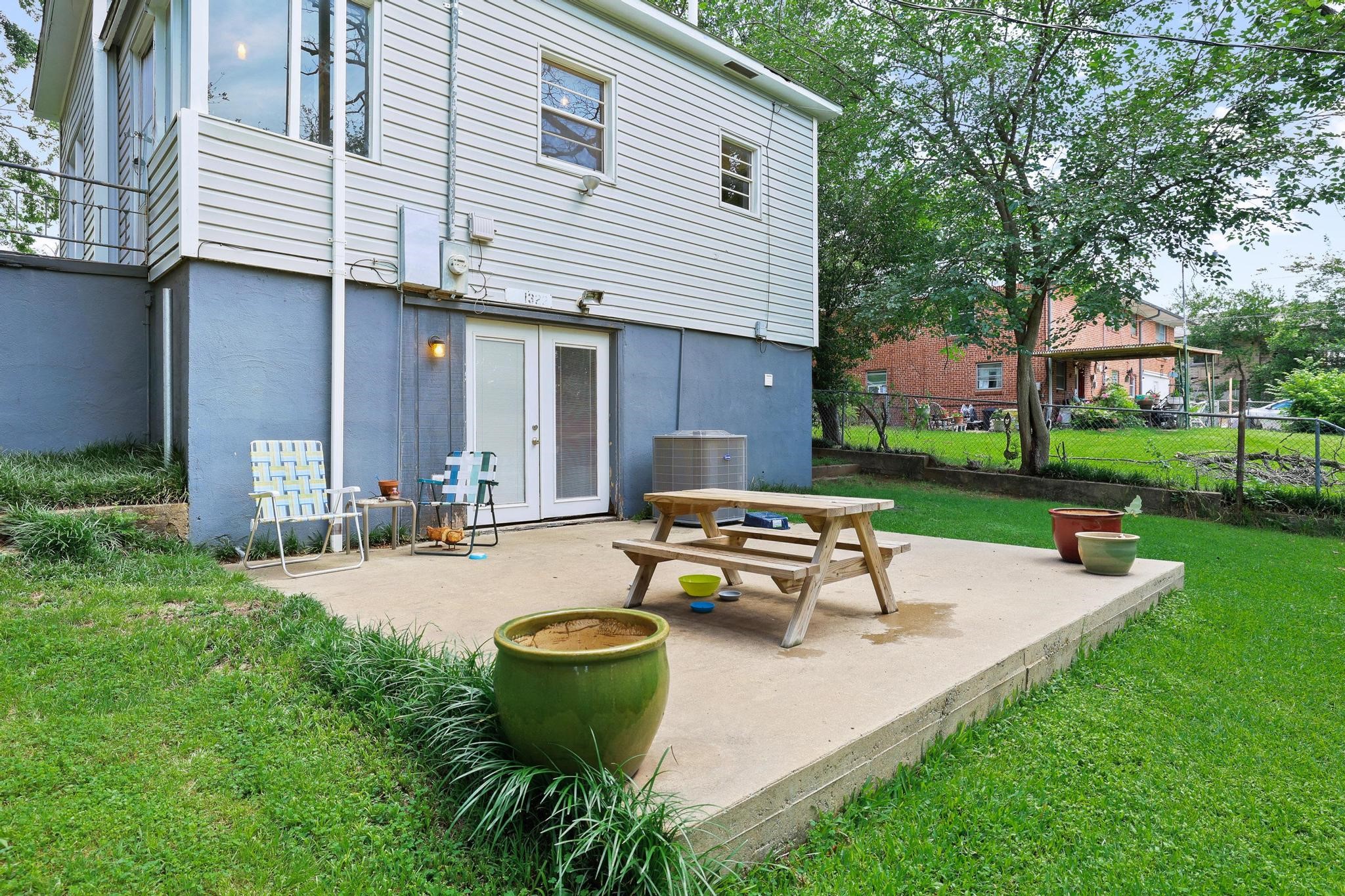 1322 W Chestnut Street Denison TX 75020