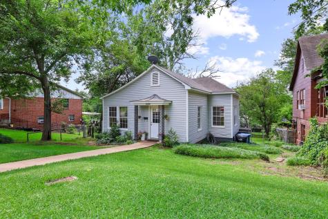 1322 W Chestnut Street Denison TX 75020