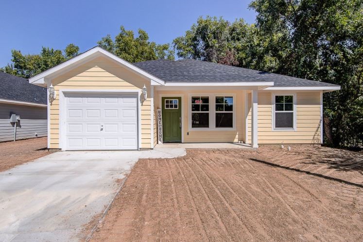 163 Columbia Street Cleburne TX 76031