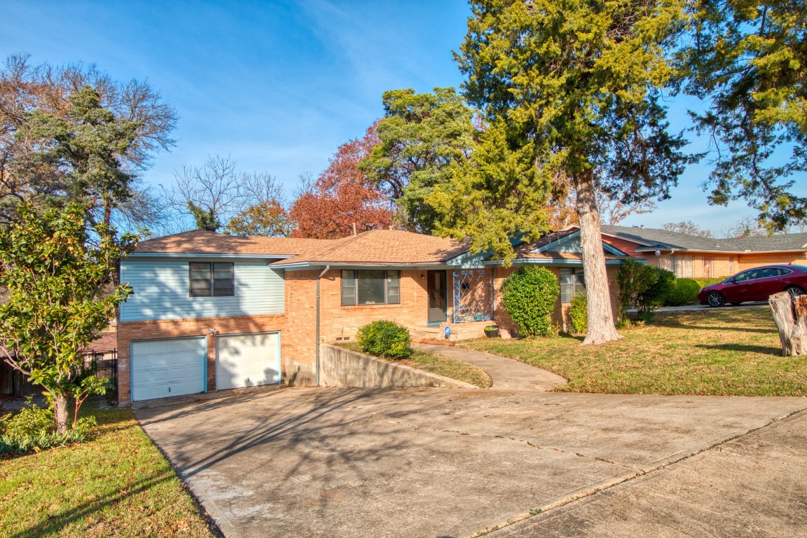 1421 Autumn Leaves Trail Dallas TX 75241