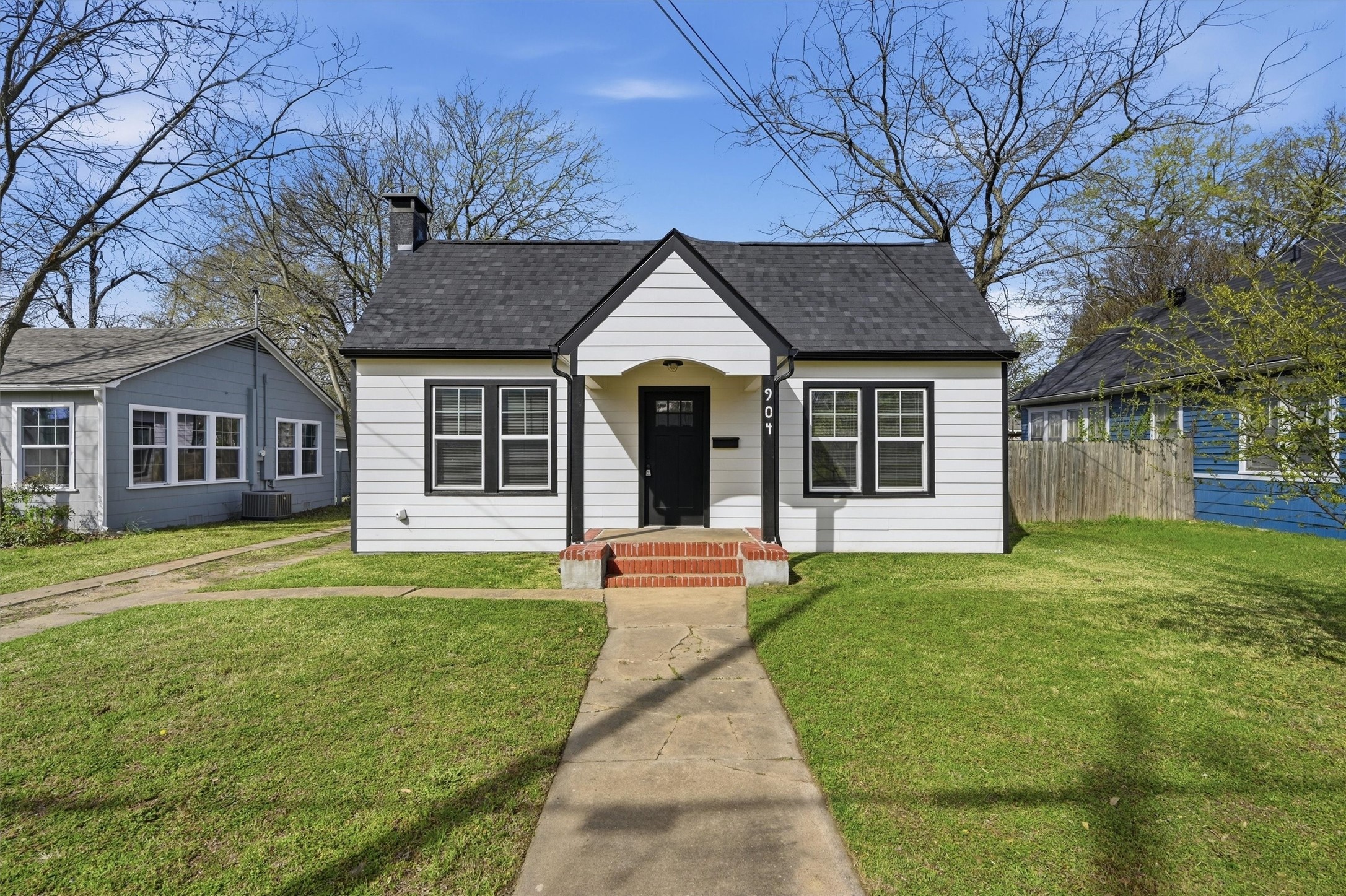 904 N Woods Street Sherman TX 75092