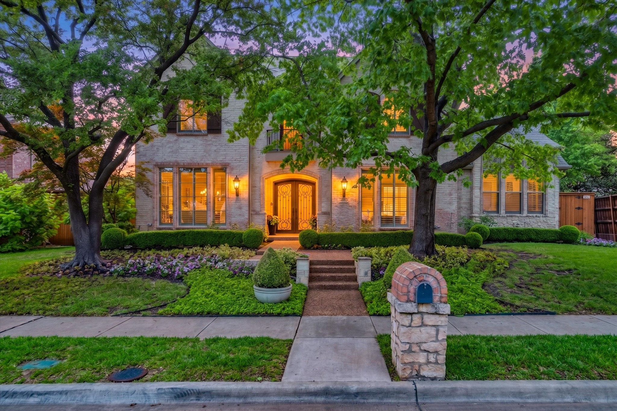 5717 River Rock LanePlano, TX 75093Sale Price: photo 6